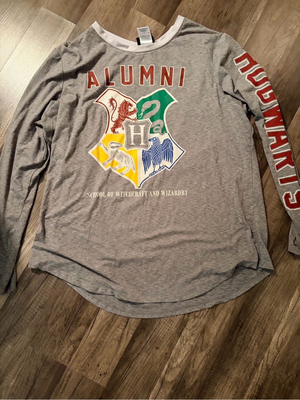 Hogwarts Alumni Long-Sleeve Tee - Grey